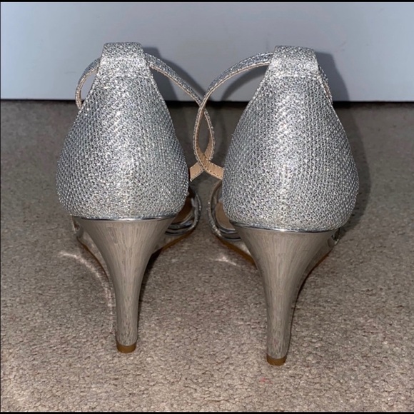 Badgley Mischka Silver wedge EUC size 9 - No box! - Picture 4 of 7